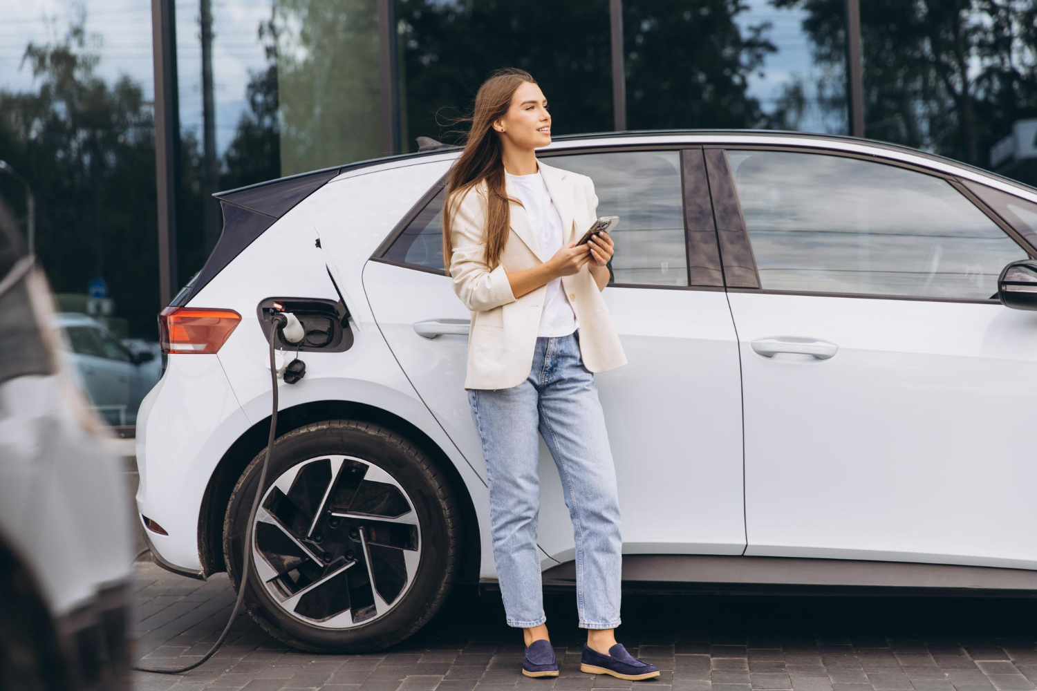 Photovoltaik und Elektroauto: Wie kombiniert man PV, Wallbox und Stromspeicher sin